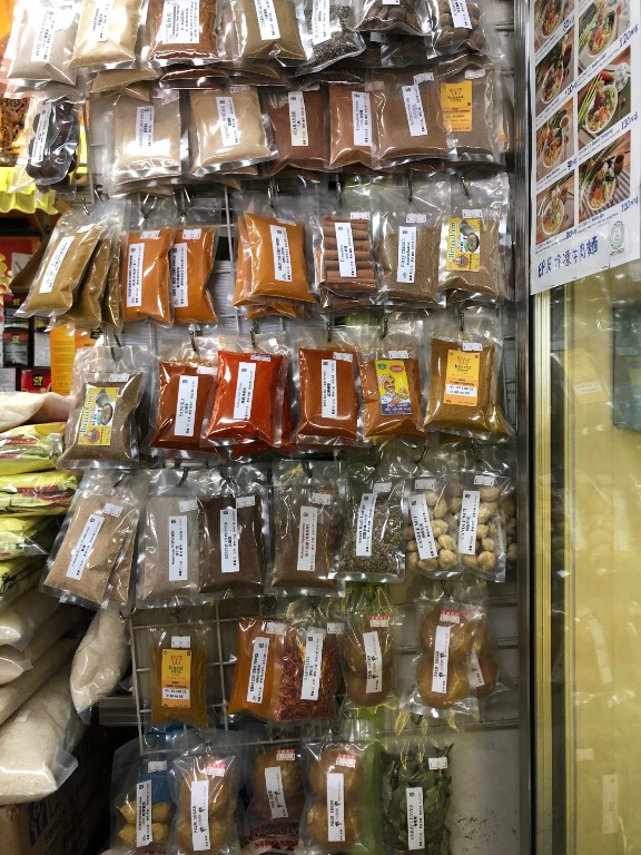 金鷹商店/香料牆