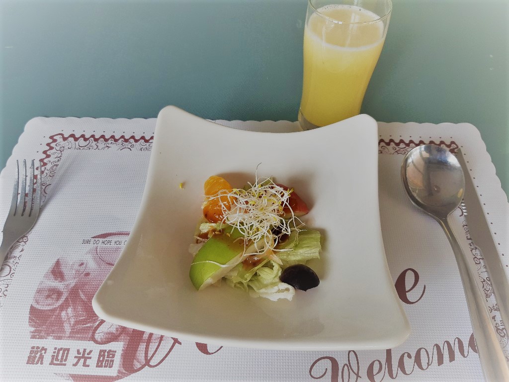 金門美食︱絶不能錯過的5家必吃清單︱俊輝碳烤、佑昇生億飲食店、合泉美食、湶民水果餐創意料理、科記廣東粥 18 湶民水果餐創意料理 /水果沙拉