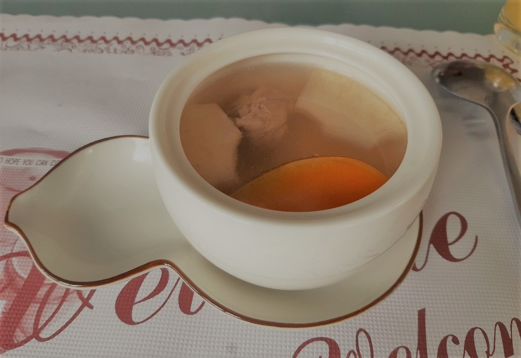 金門美食︱絶不能錯過的5家必吃清單︱俊輝碳烤、佑昇生億飲食店、合泉美食、湶民水果餐創意料理、科記廣東粥 22 湶民水果餐創意料理 / 水梨排骨湯
