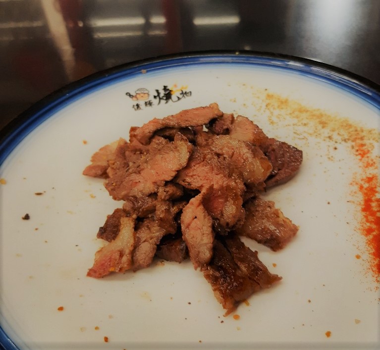 金門美食︱絶不能錯過的5家必吃清單︱俊輝碳烤、佑昇生億飲食店、合泉美食、湶民水果餐創意料理、科記廣東粥 6 金門美食/俊輝碳烤 /烤牛小排