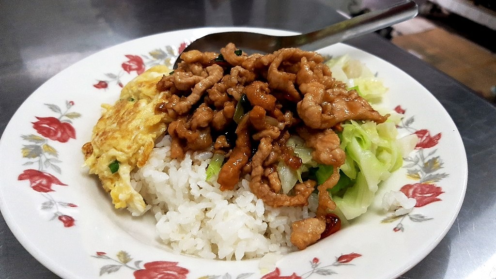 (2022年2月已宣布熄燈休息)阿淑小吃|私心推薦現炒肉絲飯,還有2樣必點|轉角遇到津津豆花也是扛霸子|台北市士林區|巷弄美食 2 阿淑小吃/肉絲飯
