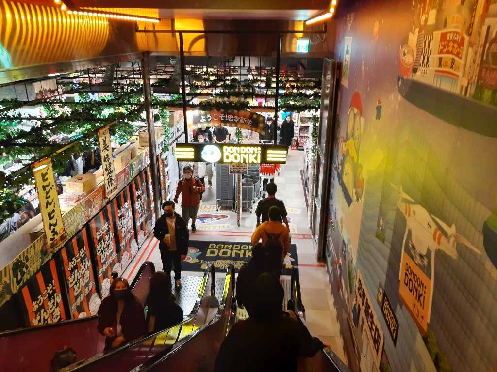 唐吉訶德忠孝新生2號店開幕啦 | Don Don Donki X 24小時營業 | 夜貓子哈日族天堂 | 西門忠孝新生2店微差異 4 唐吉訶德忠孝新生2號店/B1入口