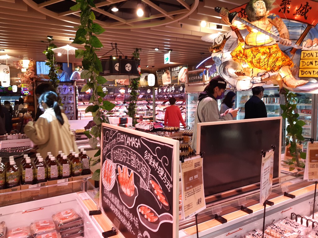 唐吉訶德忠孝新生2號店開幕啦 | Don Don Donki X 24小時營業 | 夜貓子哈日族天堂 | 西門忠孝新生2店微差異 15 唐吉訶德忠孝新生2號店/生鮮熟食區