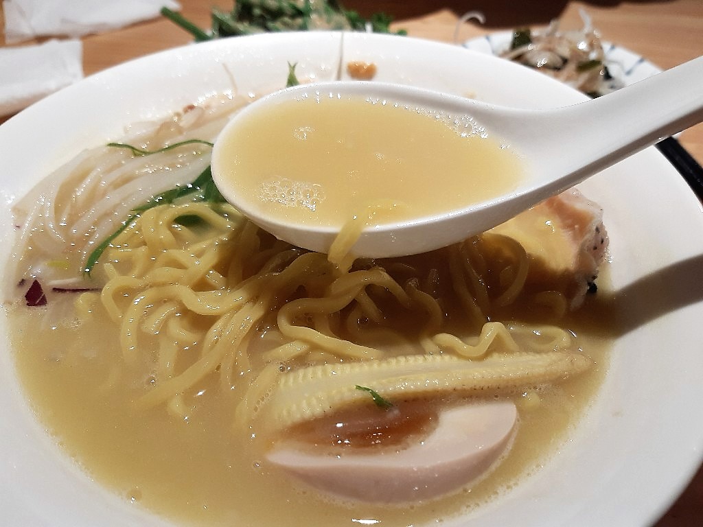 裸湯拉麵 · 雞白湯 | 1球入魂X赤裸裸地直球對決 | 台北市大安區 | 科技大樓捷運美食 11 裸湯拉麵 · 雞白湯/雞湯湯頭