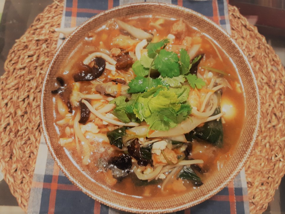 酸辣湯麵／俯瞰照