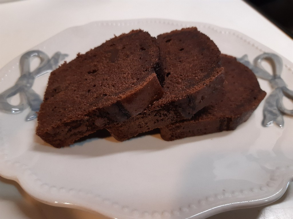 開心享用手作巧克力磅蛋糕