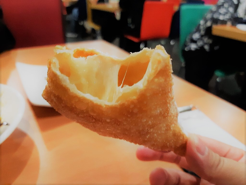 勺勺客 | 1把勺子2把刀 | 千年絲路大漠風味料理 11 勺勺客/蒙古炸奶豆腐斷面照
