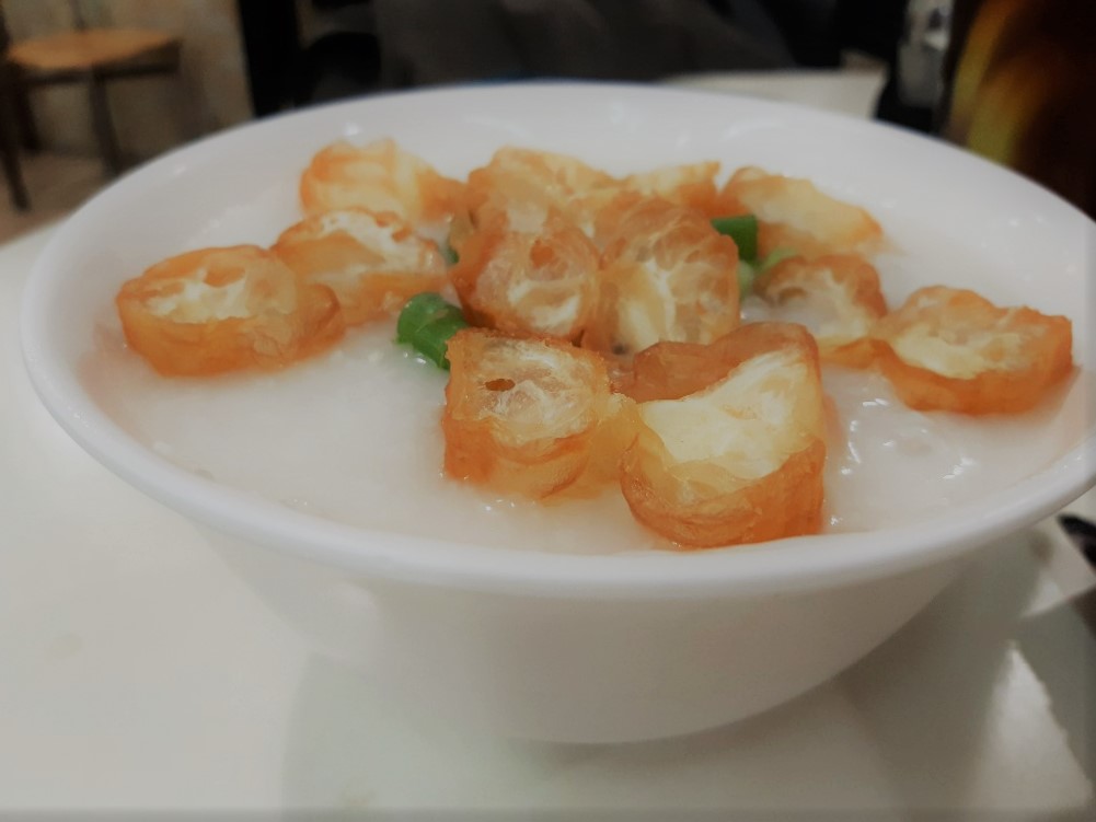 香港大排檔／干貝皮蛋滑牛粥