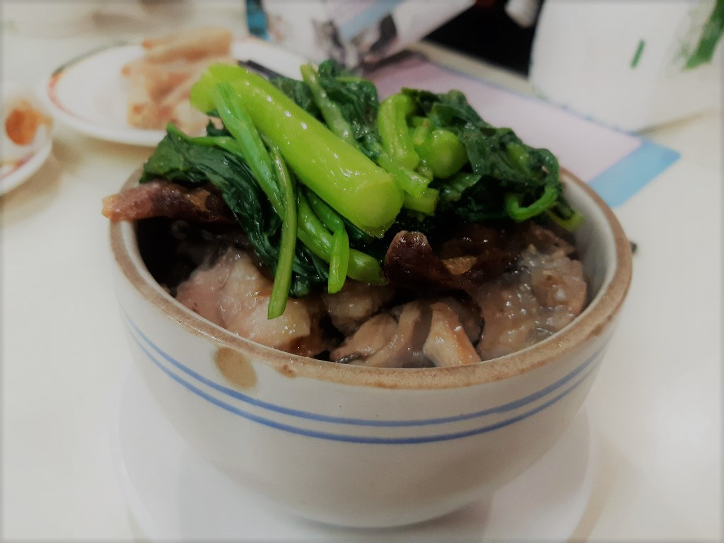 香港大排檔／原盅臘味滑雞飯