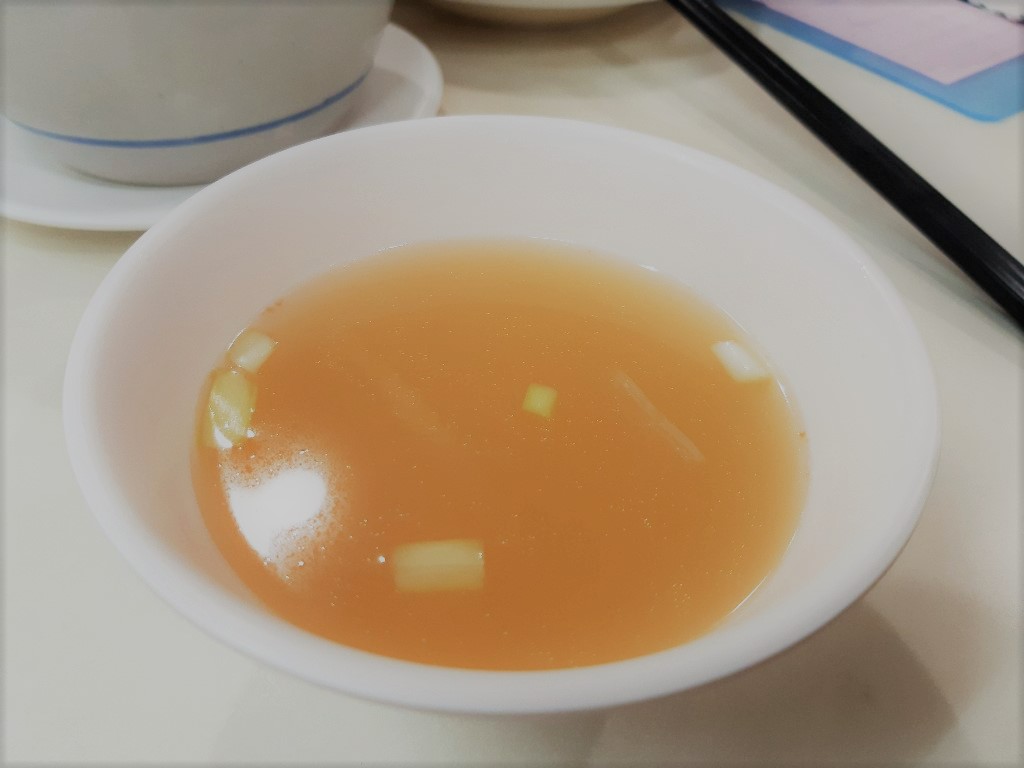 香港大排檔／原盅臘味滑雞飯附湯