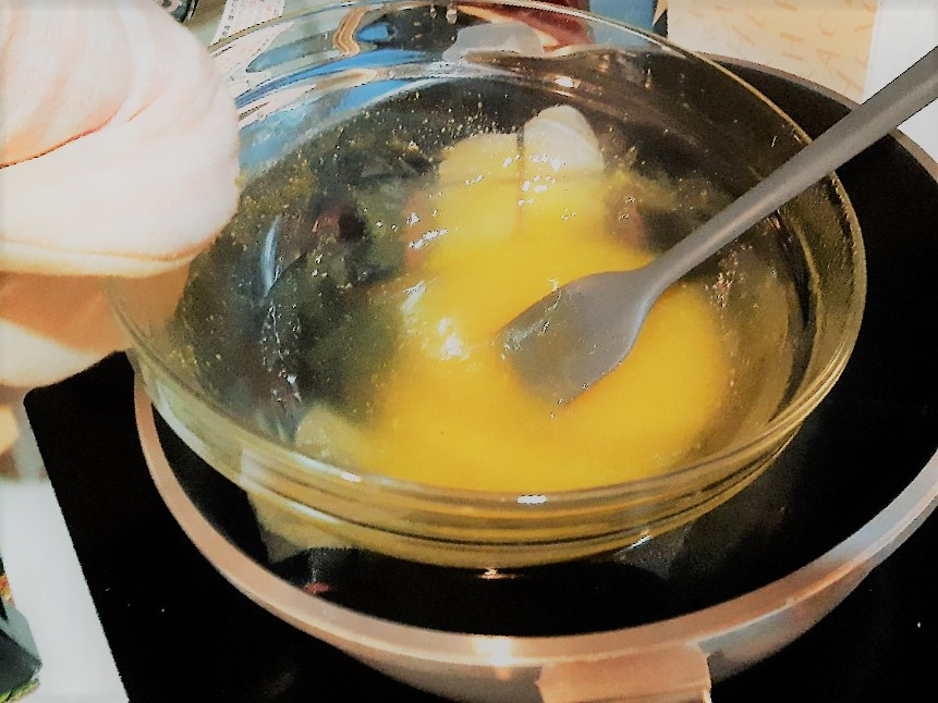 檸檬蛋黄醬 | 檸檬塔 | 食譜X作法 | 1次全收編 2 檸檬蛋黃醬隔水加熱過程/Photo Credit:逆耳小姐