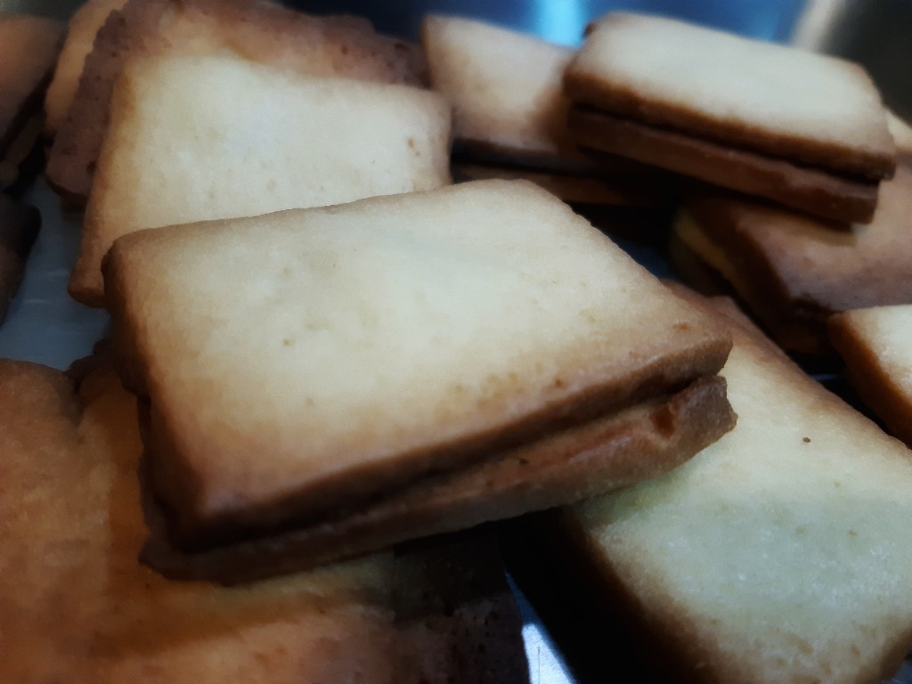 將大小差不多的餅乾配對／Photo Credit：逆耳小姐