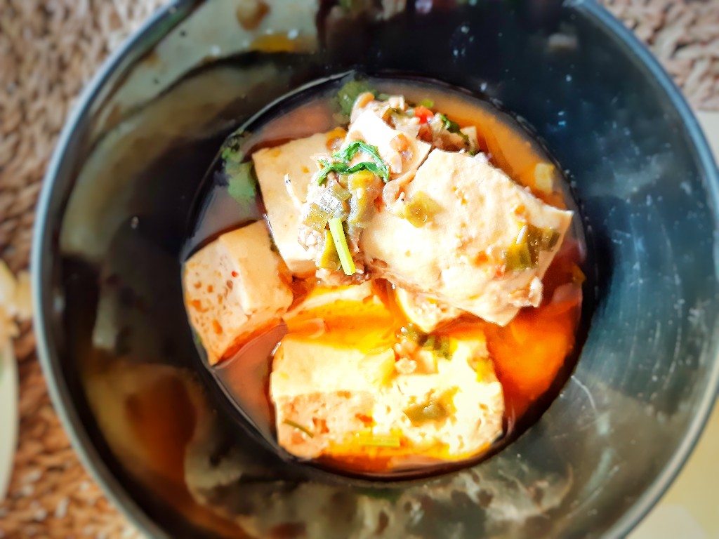 同安街麵線羹 | 沒招牌 | 1次外帶8碗很正常的巷弄美食 4 同安街臭豆腐/Photo Credit:逆耳小姐