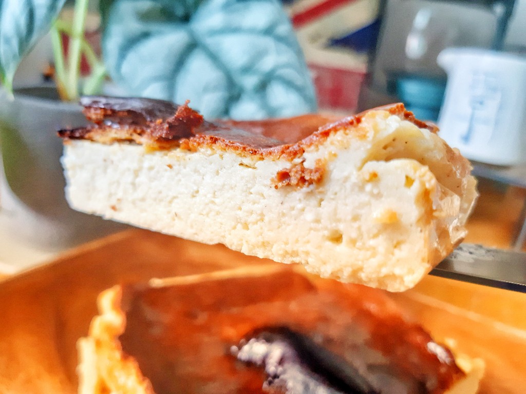 巴斯克乳酪蛋糕斷面秀／Photo Credit：逆耳小姐