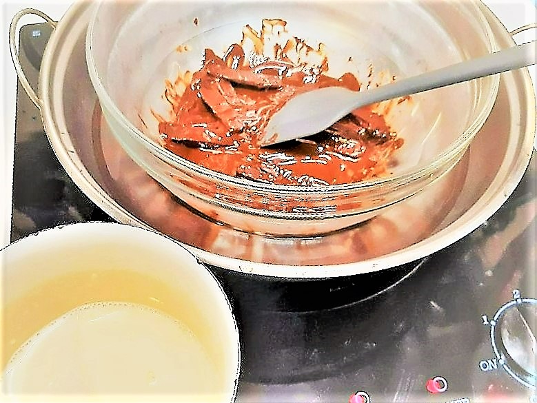生巧克力 | 70%苦甜+35%滑順+5%酒香 3 隔水加熱巧克力/Photo Credit:逆耳小姐