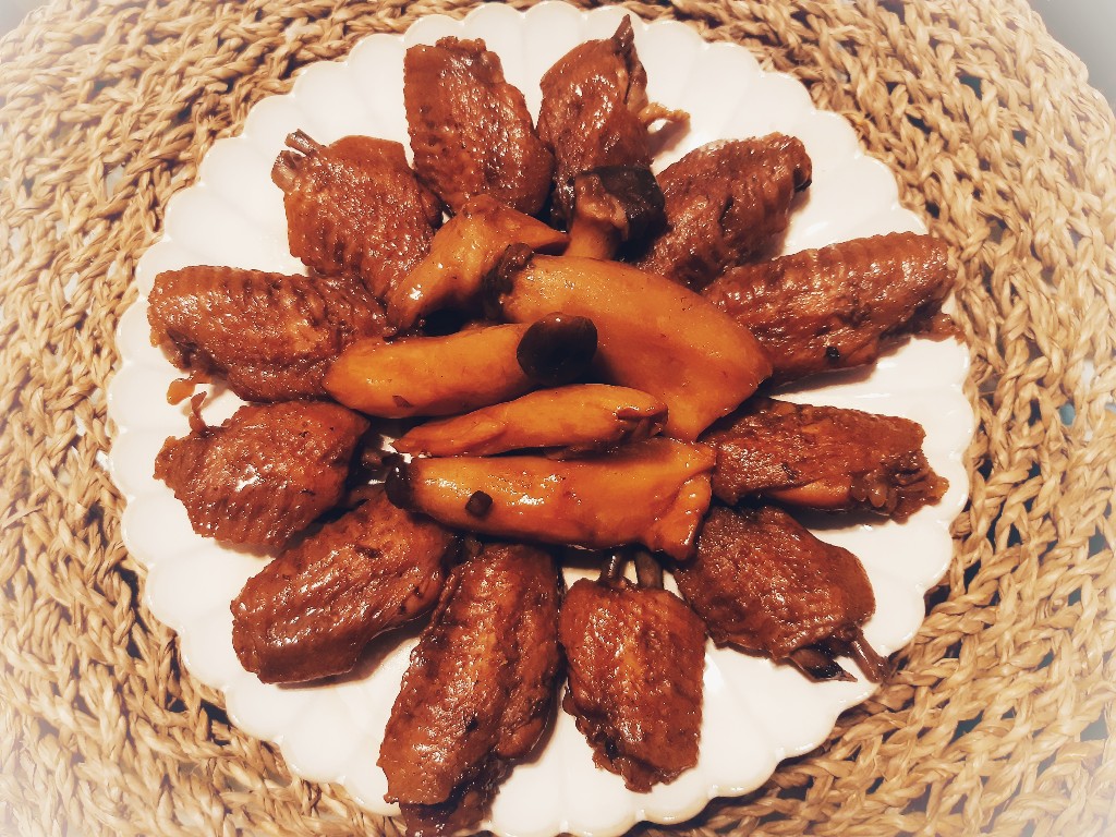 可樂雞翅及杏鮑菇／Photo Credit：逆耳小姐