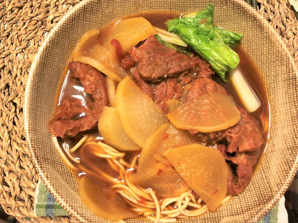 白蘿蔔神助攻牛肉麵／Photo Credit：逆耳小姐