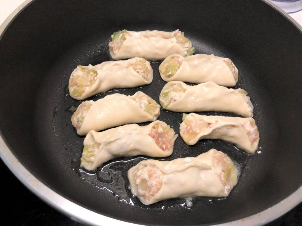 鍋貼備料過程／Photo Credit：逆耳小姐