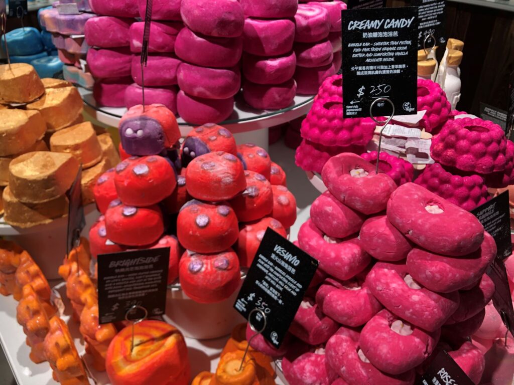LUSH：琳琅滿目的選擇障礙賽／Photo Credit：逆耳小姐