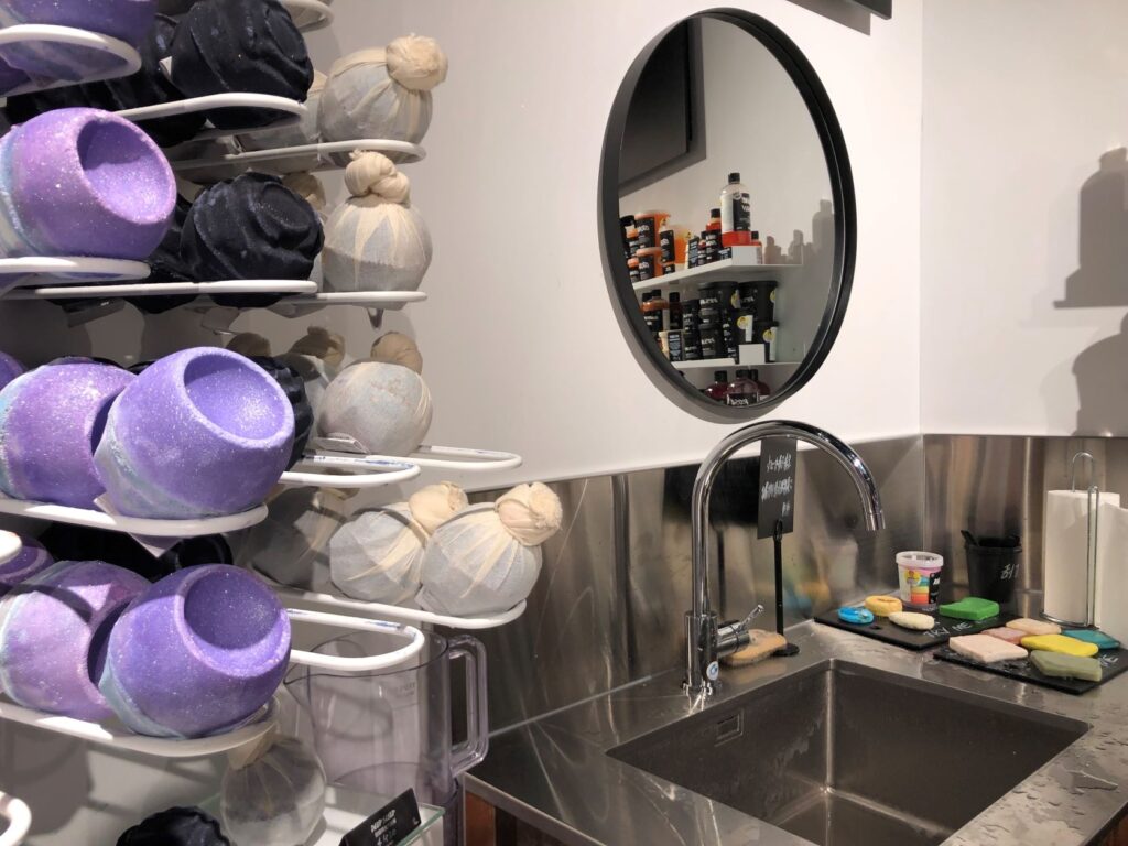 LUSH：別擔心試用之後有地方可好好洗滌／Photo Credit：逆耳小姐