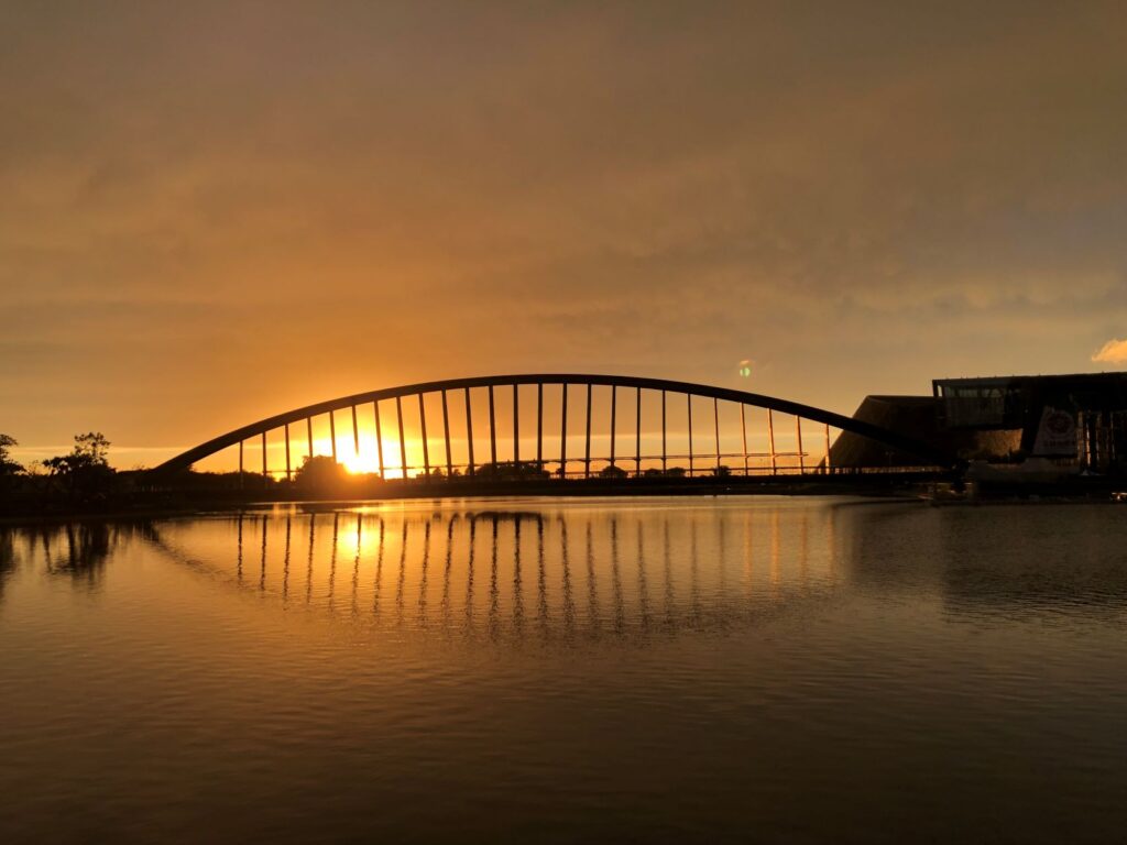 台灣環島說走就走︱5天4夜1300公里 X 來場盲旅吧 43 國立故宮博物院南部院區夕陽/Photo Credit:逆耳小姐