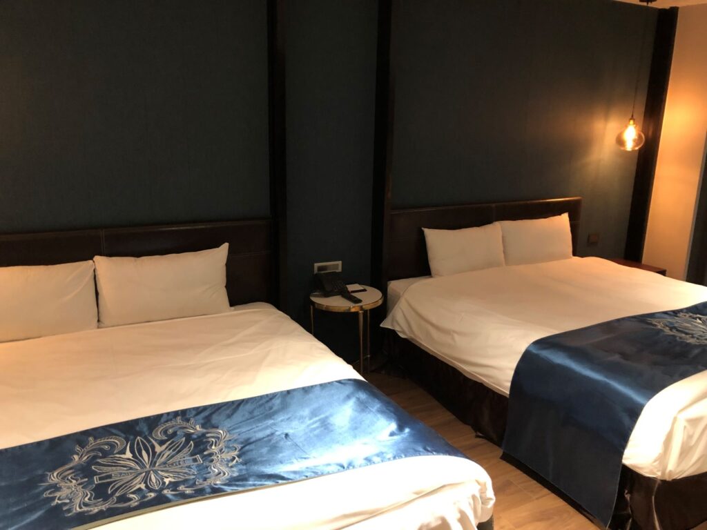朝聖高悅酒店 | 睡在神明對面有莫名安全感 X CP值爆表的神級旅店 | 來去北港住1晚 8 朝聖高悅酒店豪華雙人房/Photo Credit:逆耳小姐