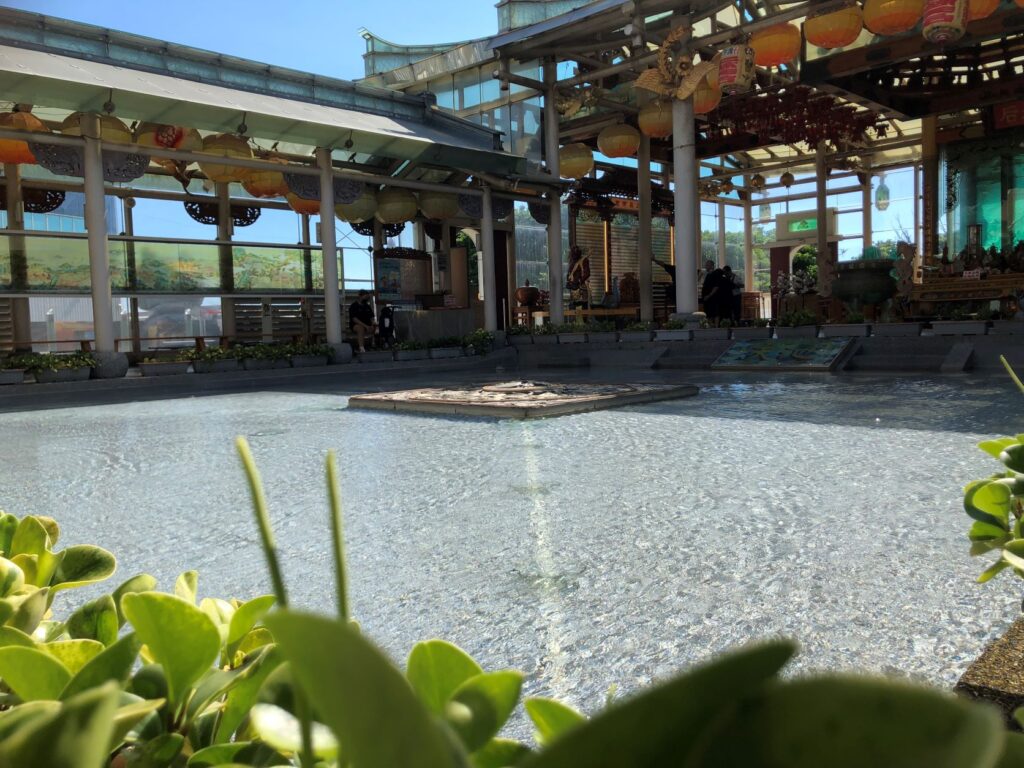 台灣環島說走就走︱5天4夜1300公里 X 來場盲旅吧 55 玻璃媽祖廟/台灣護聖宮/Photo Credit:逆耳小姐