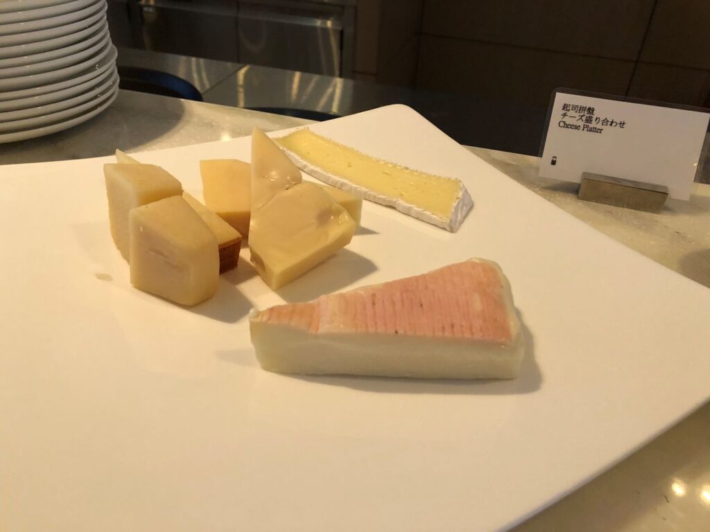 JR東日本大飯店台北X 頂級行政特大房1泊1食 | 飯店開箱X一早就吃到牛排 27 JR行政酒廊HAPPY HOUR/Photo Credit:逆耳小姐