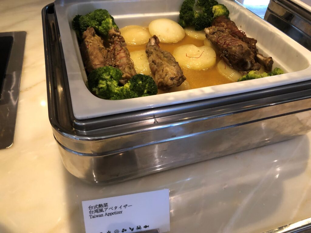 JR東日本大飯店台北X 頂級行政特大房1泊1食 | 飯店開箱X一早就吃到牛排 30 JR行政酒廊HAPPY HOUR/Photo Credit:逆耳小姐