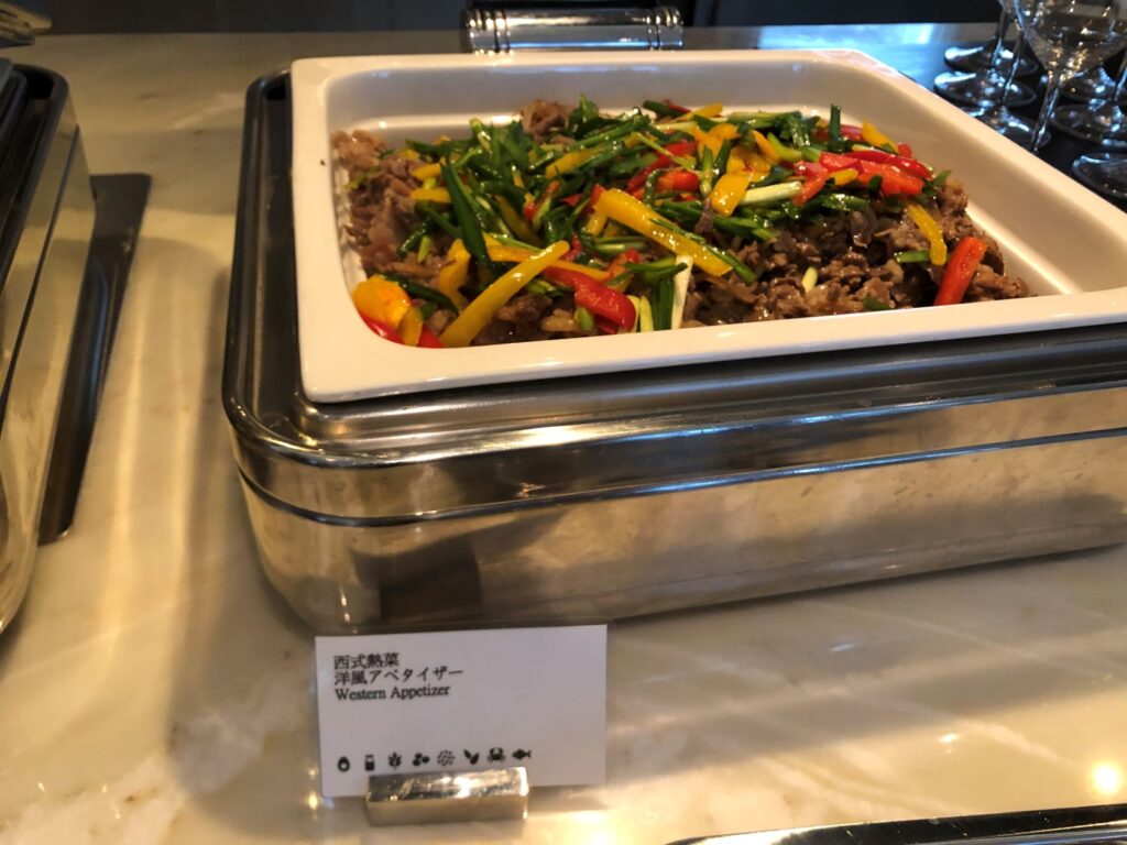 JR東日本大飯店台北X 頂級行政特大房1泊1食 | 飯店開箱X一早就吃到牛排 31 JR行政酒廊HAPPY HOUR/Photo Credit:逆耳小姐