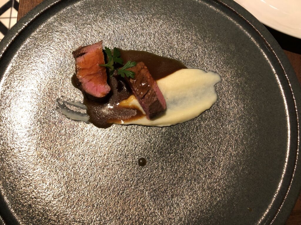 JR東日本大飯店台北X 頂級行政特大房1泊1食 | 飯店開箱X一早就吃到牛排 36 B1鉑麗安廳早餐牛排/Photo Credit:逆耳小姐