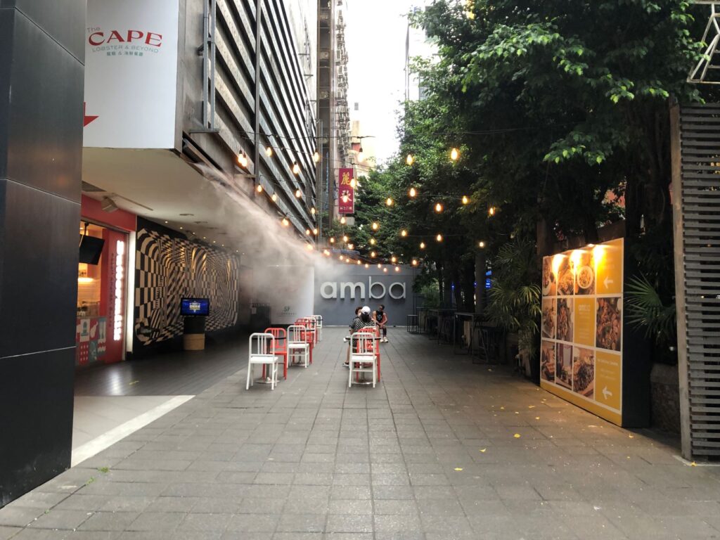 amba台北西門町意舍4星級開箱 | 就住武昌誠品樓上 X 直搗商圈熱鬧核心 3 amba台北西門町意舍入口街道沙龍/Photo Credit:逆耳小姐