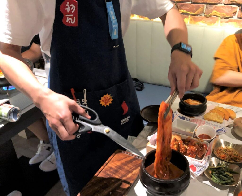 丁海寅來幫你剪泡菜