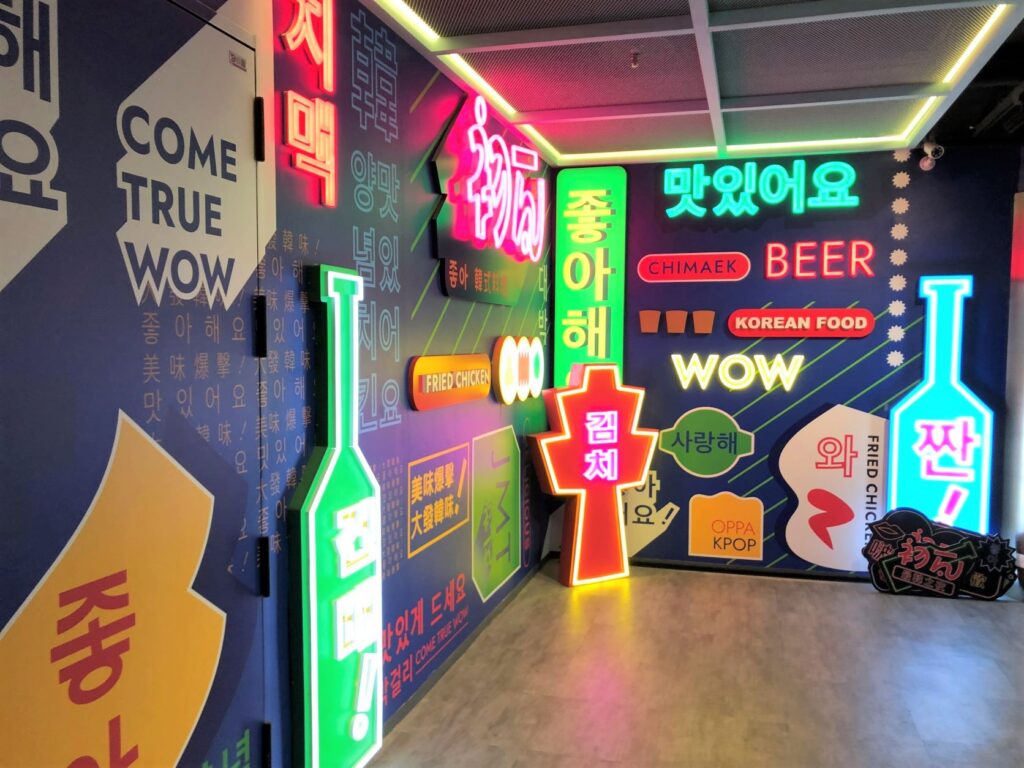 初瓦餐廳拍照打卡牆／Photo Credit：逆耳小姐