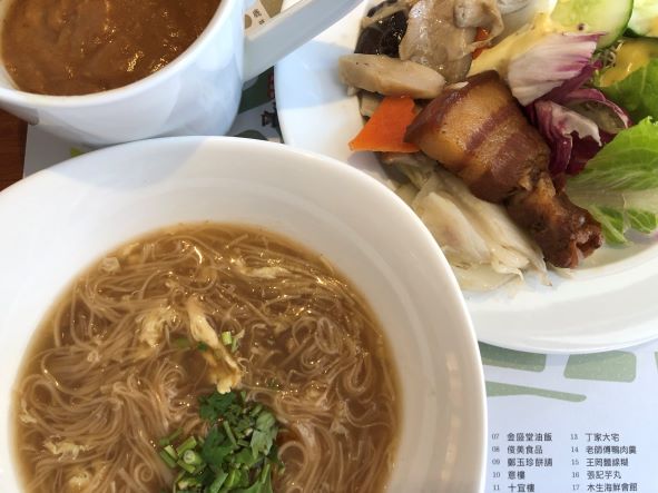 鹿港特色早餐麵茶、麵線糊、焢肉大集合／Photo Credit：逆耳小姐