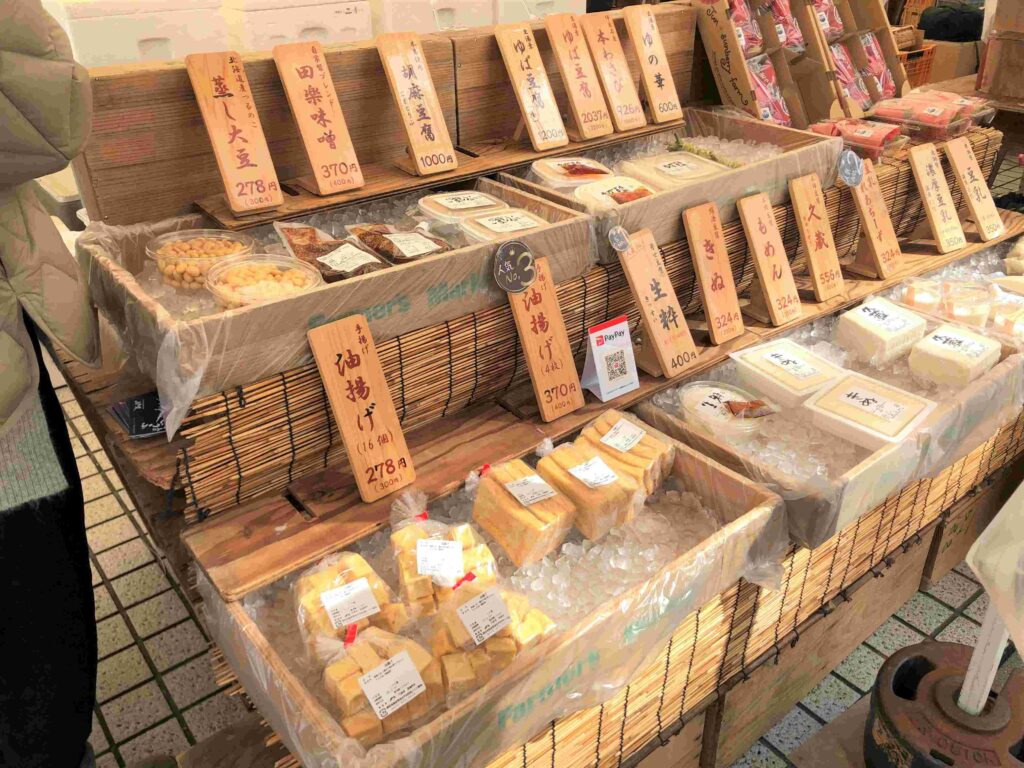 東京不可錯過的3大市集︱大江戶古董市、赤坂跳蚤市場、青山農夫市集 25 青山農夫市集:小農味噌豆製品攤位/Photo Credit:逆耳小姐