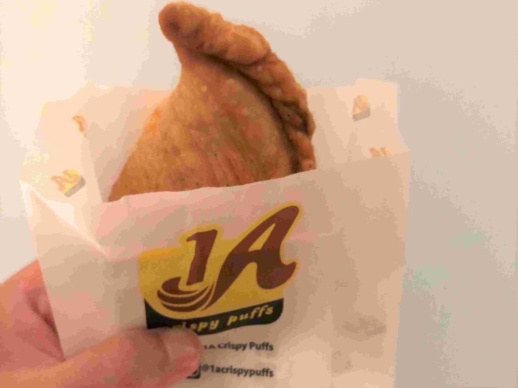 新加坡伴手禮6大類最受歡迎經典必買︱送禮自用兩相宜︱順便告訴你那裡買 11 1A Crispy Puffs 傳統咖哩餃/Photo Credit:逆耳小姐