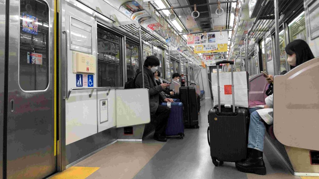 日本LONG STAY玩1個半月如何省錢?︱把省錢當成有趣的日常 20 搭乘Access 特急地鐵/Photo Credit:逆耳小姐
