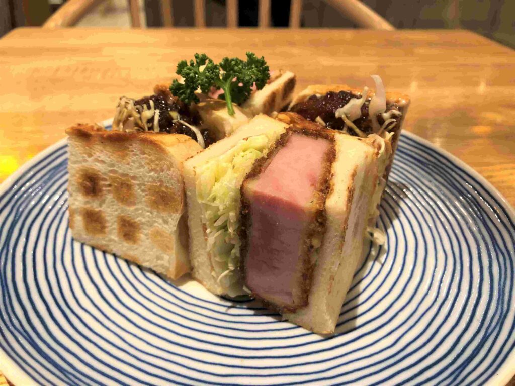 Pelican Café厚切火腿三明治斷面秀／Photo Credit：逆耳小姐