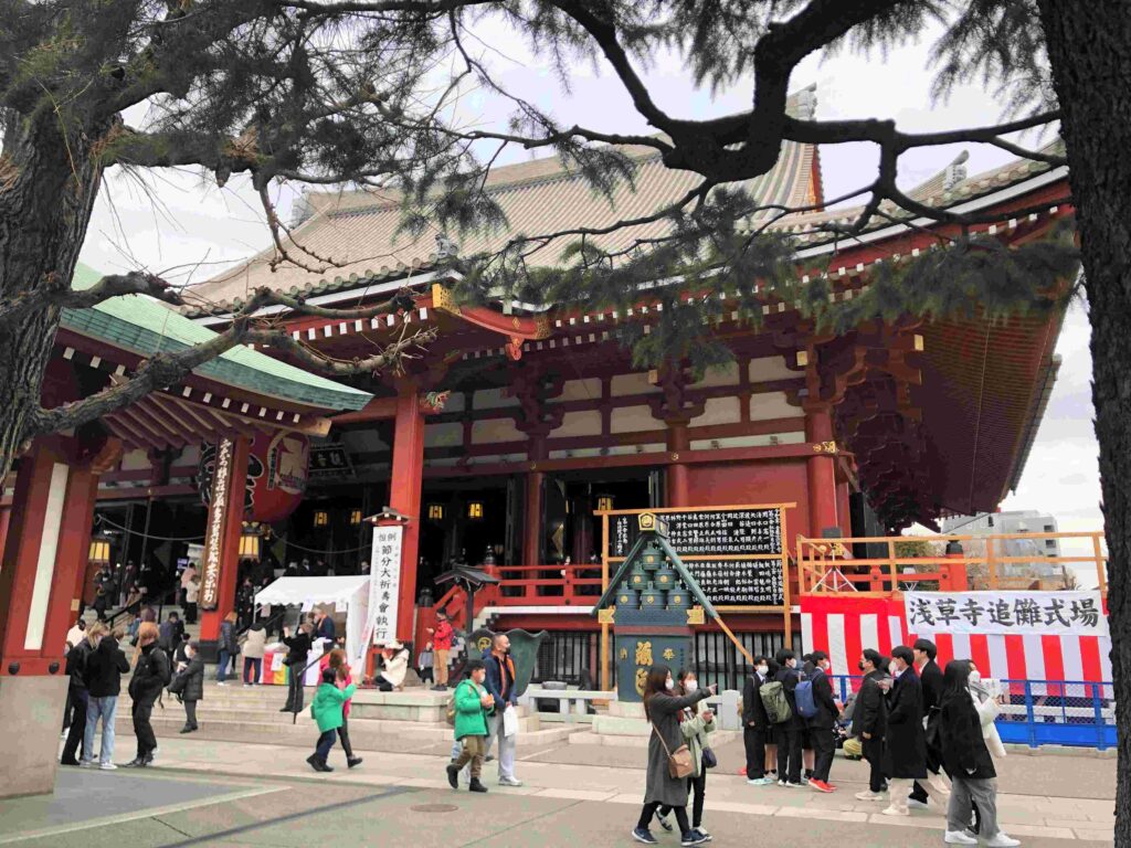 淺草寺節分會︱每年2月3日這樣吃會好運︱撒福豆、福聚之舞、吃惠方卷 6 淺草寺節分會追儺式場/Photo Credit:逆耳小姐