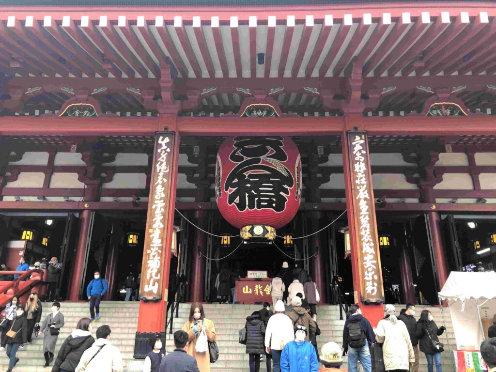 淺草寺節分會︱每年2月3日這樣吃會好運︱撒福豆、福聚之舞、吃惠方卷 11 金龍山淺草寺本堂前/Photo Credit:逆耳小姐