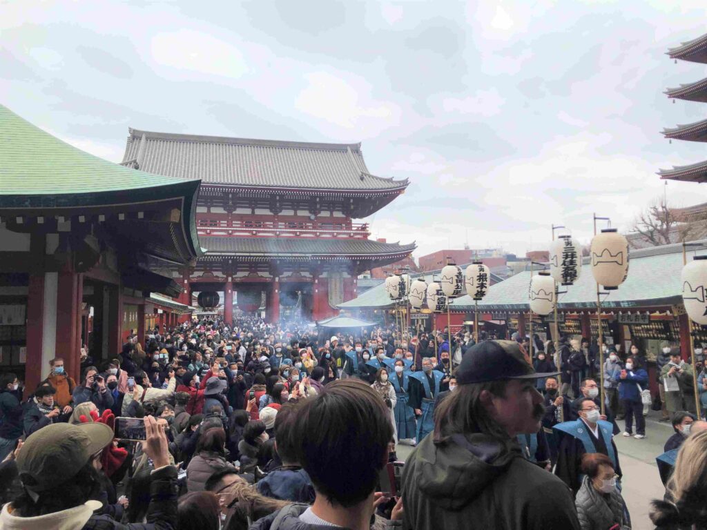 淺草寺節分會︱每年2月3日這樣吃會好運︱撒福豆、福聚之舞、吃惠方卷 20 淺草寺節分會遊行隊伍/Photo Credit:逆耳小姐