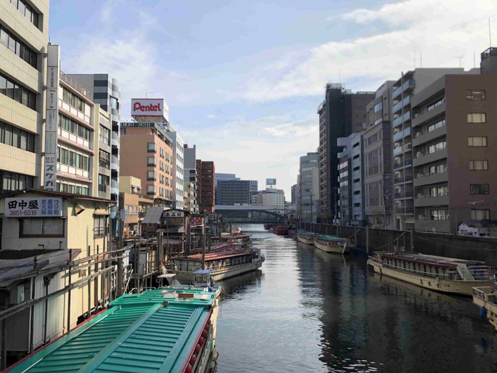 停泊柳橋的屋形船／Photo Credit：逆耳小姐