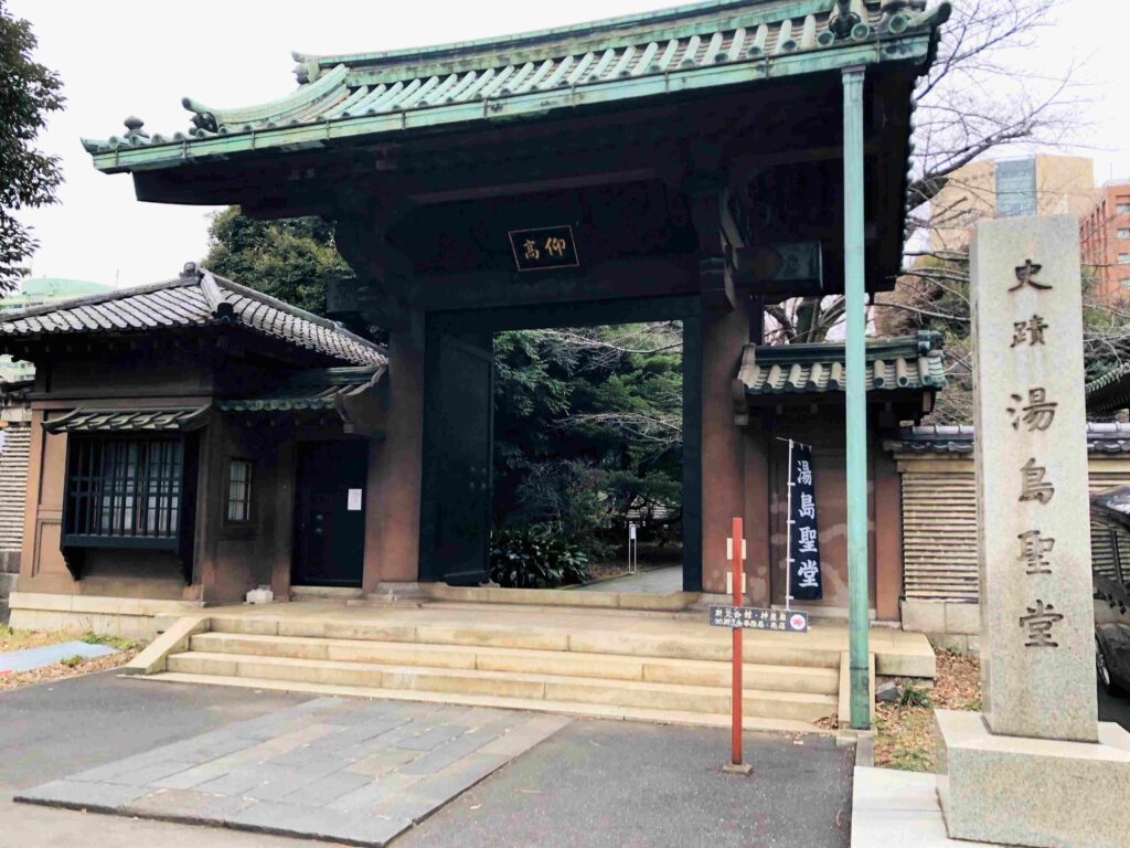 神保町︱咖哩控、舊書街、鐵道迷3合1散步路線 61 湯島聖堂:仰高門/Photo Credit:逆耳小姐