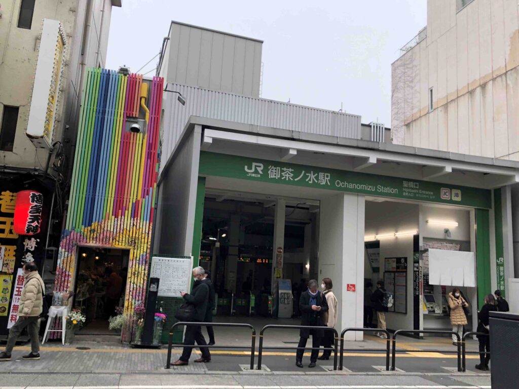 神保町︱咖哩控、舊書街、鐵道迷3合1散步路線 57 御茶之水地鐵站/Photo Credit:逆耳小姐