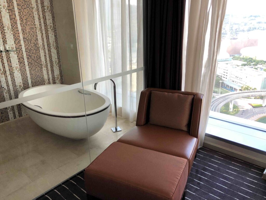 澳門君悅酒店Grand Hyatt Macau豪華客房住宿體驗︱飛行時間不用2小時✈鄰國小旅行 15 澳門君悅酒店Grand Hyatt Macau豪華客房一隅/Photo Credit:逆耳小姐