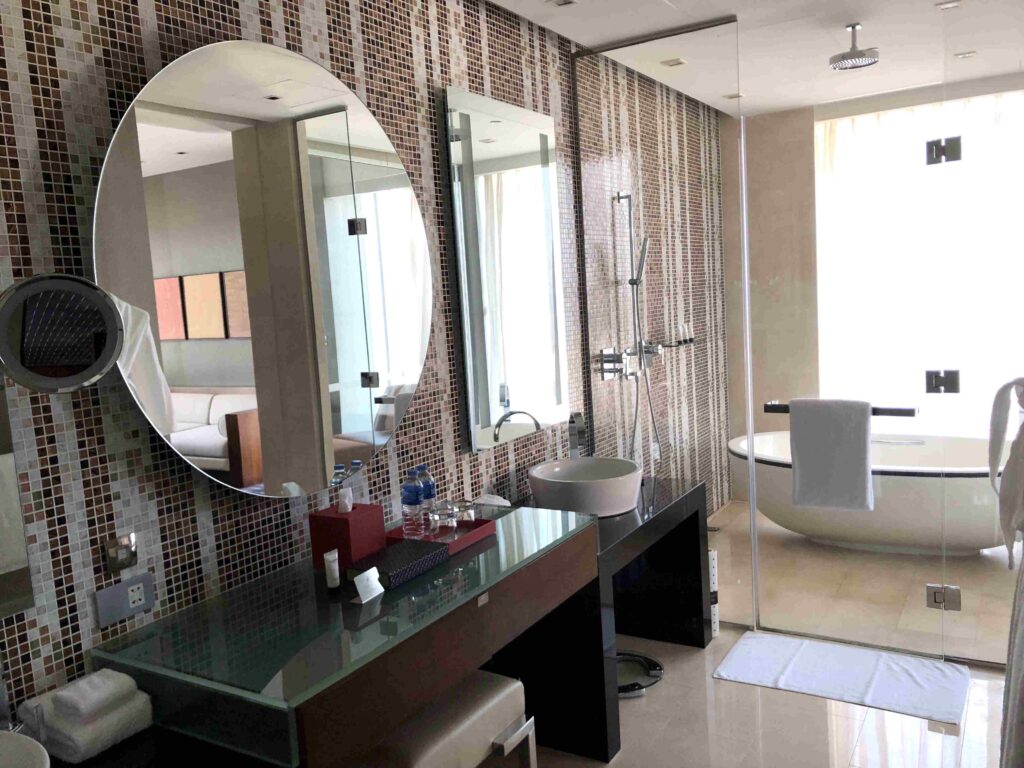 澳門君悅酒店Grand Hyatt Macau豪華客房住宿體驗︱飛行時間不用2小時✈鄰國小旅行 18 澳門君悅酒店Grand Hyatt Macau衛浴/Photo Credit:逆耳小姐
