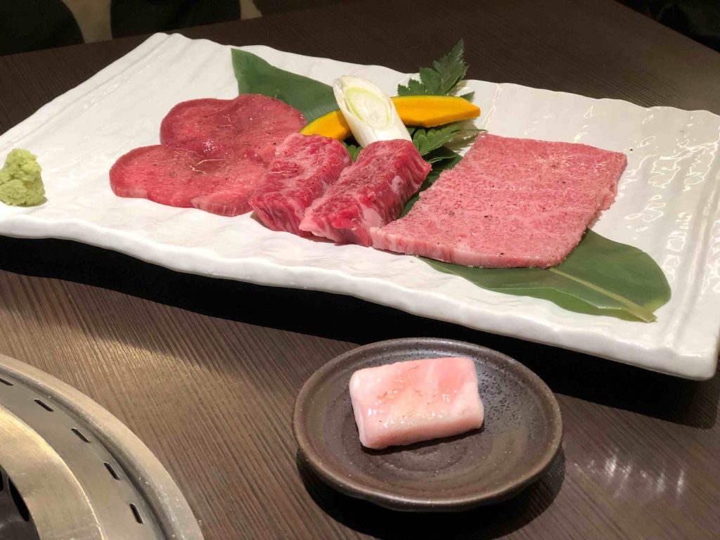 由左而右：牛舌、牛橫膈膜、上等肩肉／Photo Credit：逆耳小姐